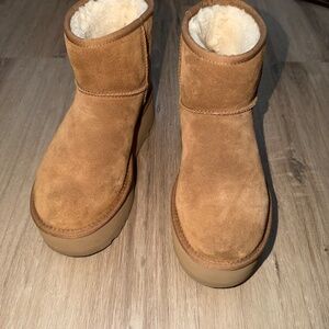 Ugg mini platform boot